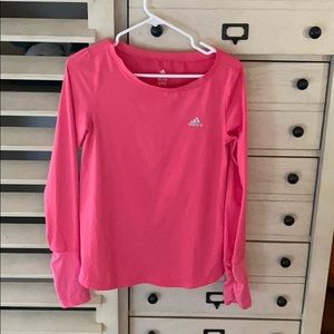 Long sleeved athletic top